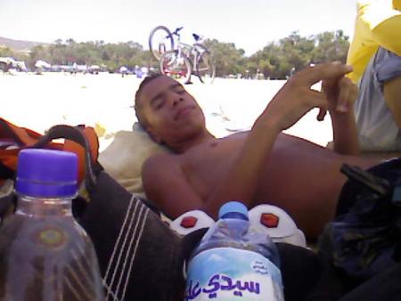 c'est lahcen au bord de la mer